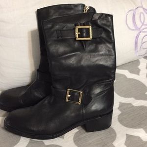 Black mid zip black boot
